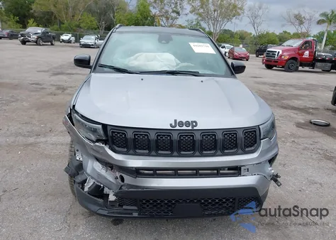 2023 Jeep Compass Altitude 4X4 z USA, uszkodzony, nr VIN 3C4NJDBN8PT508006
